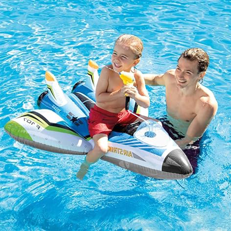 ¡Único y divertido! Flotador inflable con forma de avión y pistola de agua. ¡Destaca en la piscina este verano!
