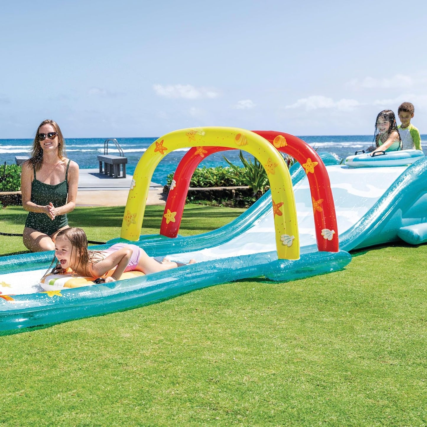 Tobogán acuático infantil con tablas de surf inflables INTEX 56167