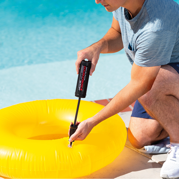 ¡Inflado rápido y versátil! Minibomba manual doble acción para colchones, piscinas y más. Sin enchufes, infla tus inflables fácilmente.