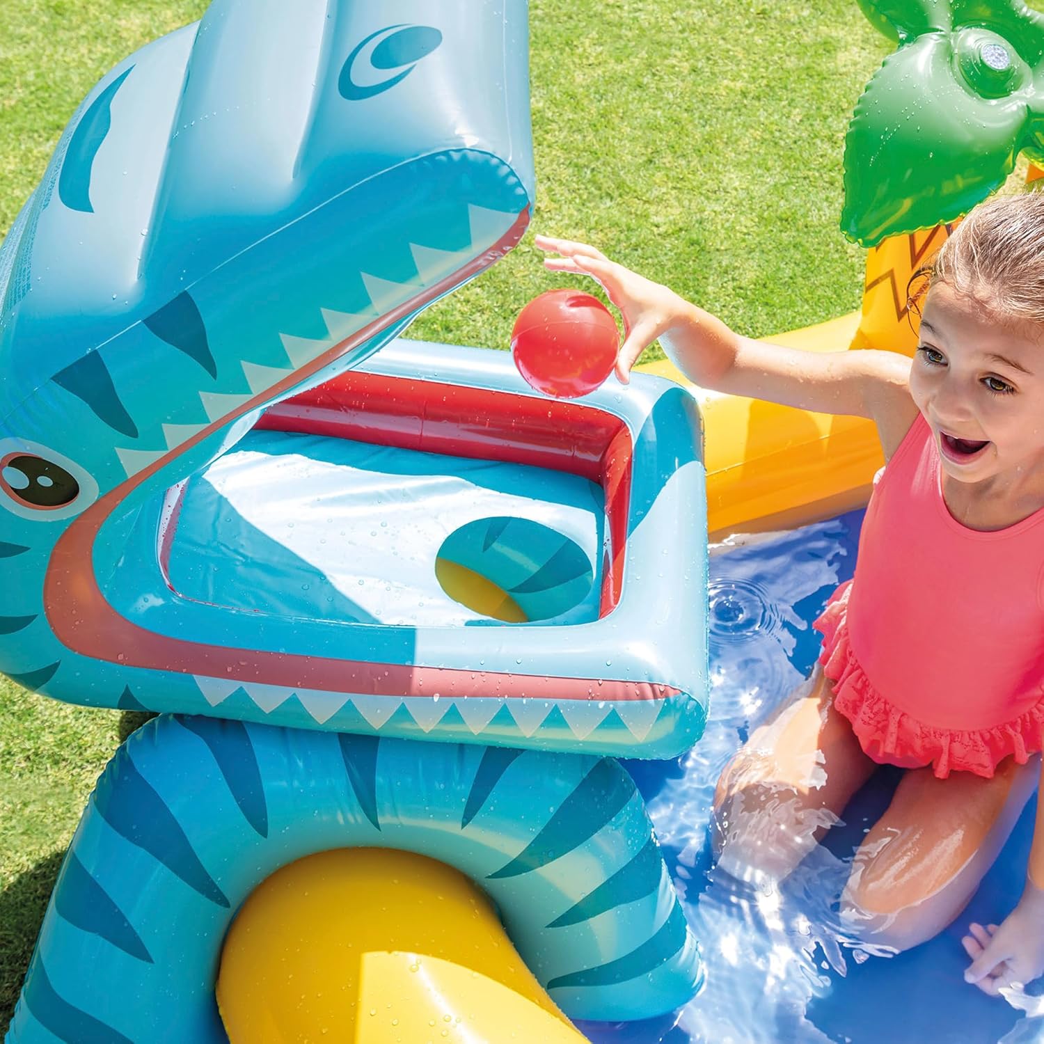 ¡El regalo perfecto para los amantes de los dinosaurios! Centro de juegos hinchable con tobogán y piscina. ¡Sorprende a tus hijos!